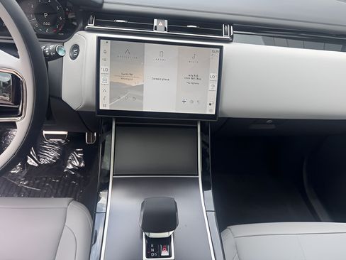 Certified 2026 Land Rover Range Rover Velar Dynamic SE AWD/4WD image 21