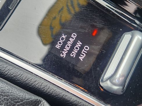 Used 2023 Jeep Compass Trailhawk image 16