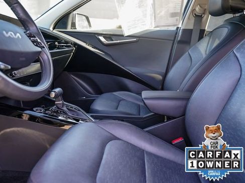 Certified 2023 Kia Niro SX Touring image 17