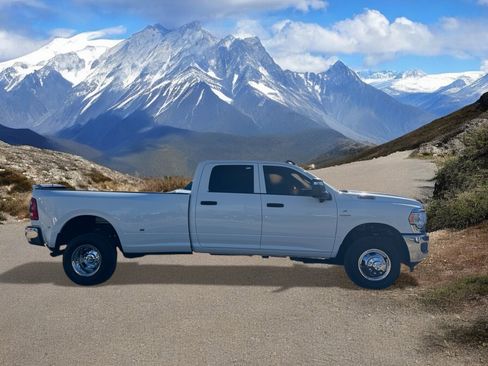 Used 2024 RAM 3500 Tradesman w/ Towing Technology Group image 6