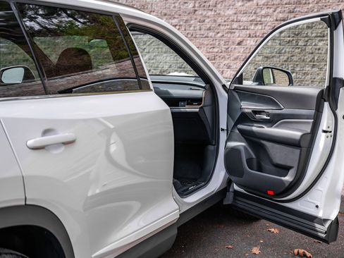 Used 2025 Toyota Grand Highlander AWD Hybrid image 15