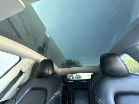 Used 2021 Tesla Model Y Long Range AWD/4WD image 22
