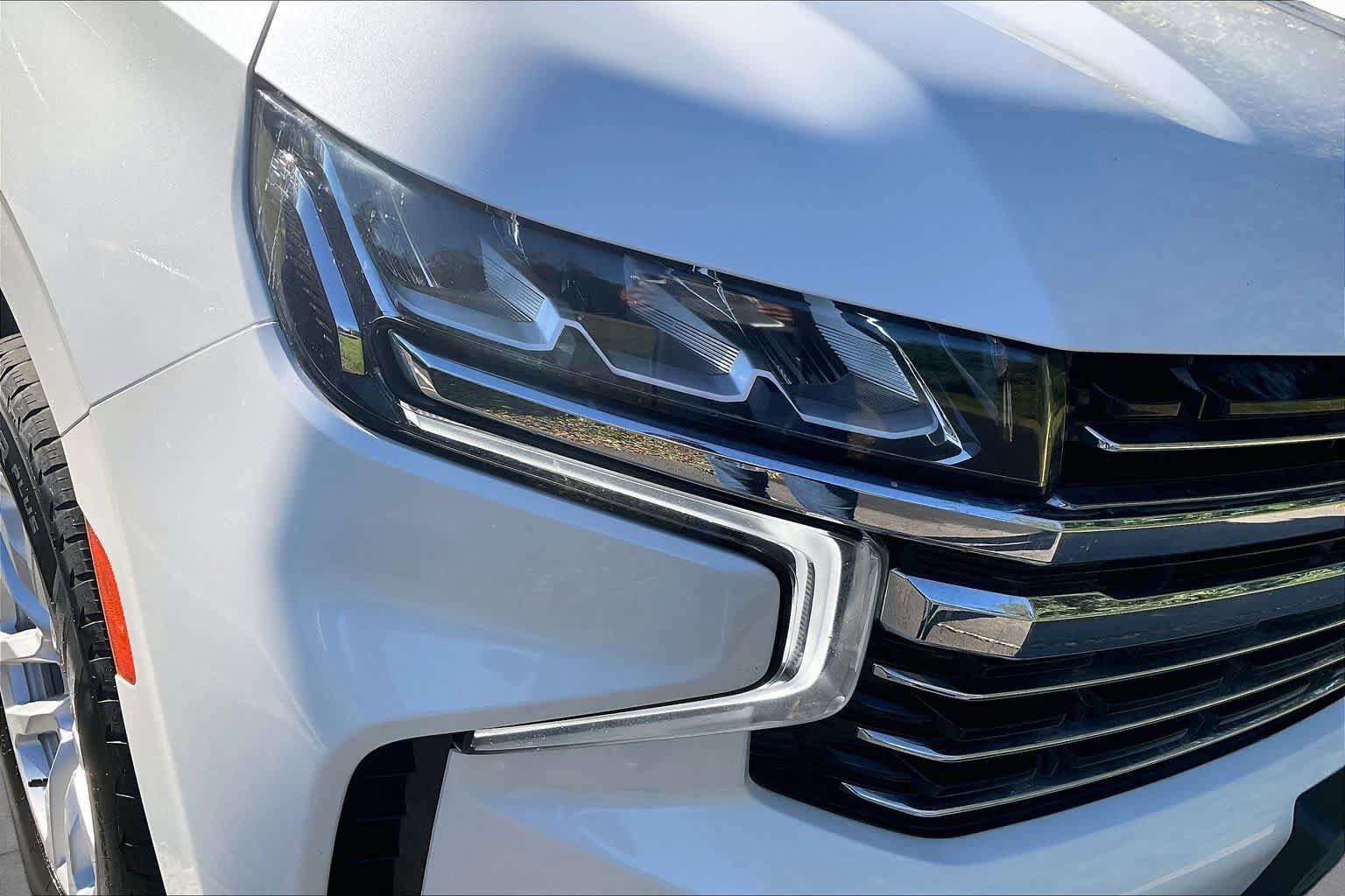 Used 2021 Chevrolet Suburban LT AWD/4WD image 25