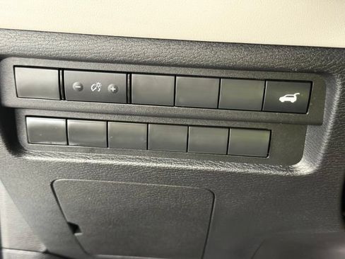 Used 2025 Mitsubishi Outlander SE AWD/4WD image 34