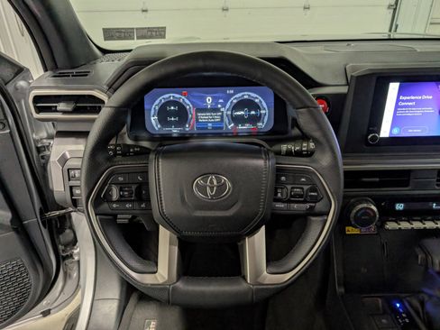 Used 2025 Toyota 4Runner TRD Off-Road image 16