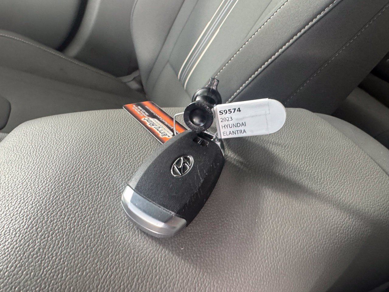 Used 2023 Hyundai Elantra SEL w/ Convenience Package FWD image 3
