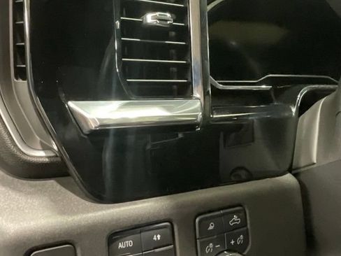 Used 2023 GMC Sierra 1500 SLT AWD/4WD image 8