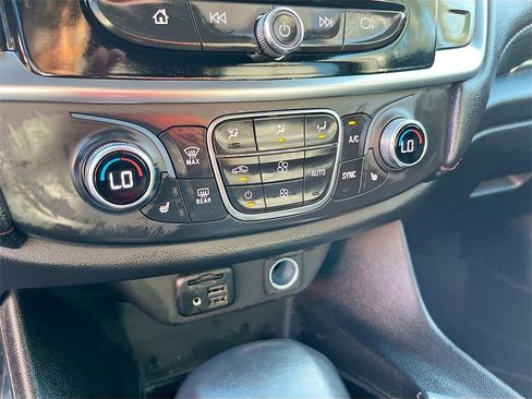 Used 2022 Chevrolet Traverse RS w/ LPO, Floor Liner Package image 20