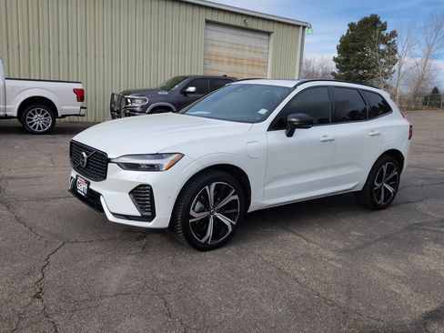 Used 2022 Volvo XC60 T8 R-Design w/ Advanced Package image 6