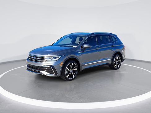 Certified 2024 Volkswagen Tiguan SEL R-Line image 7