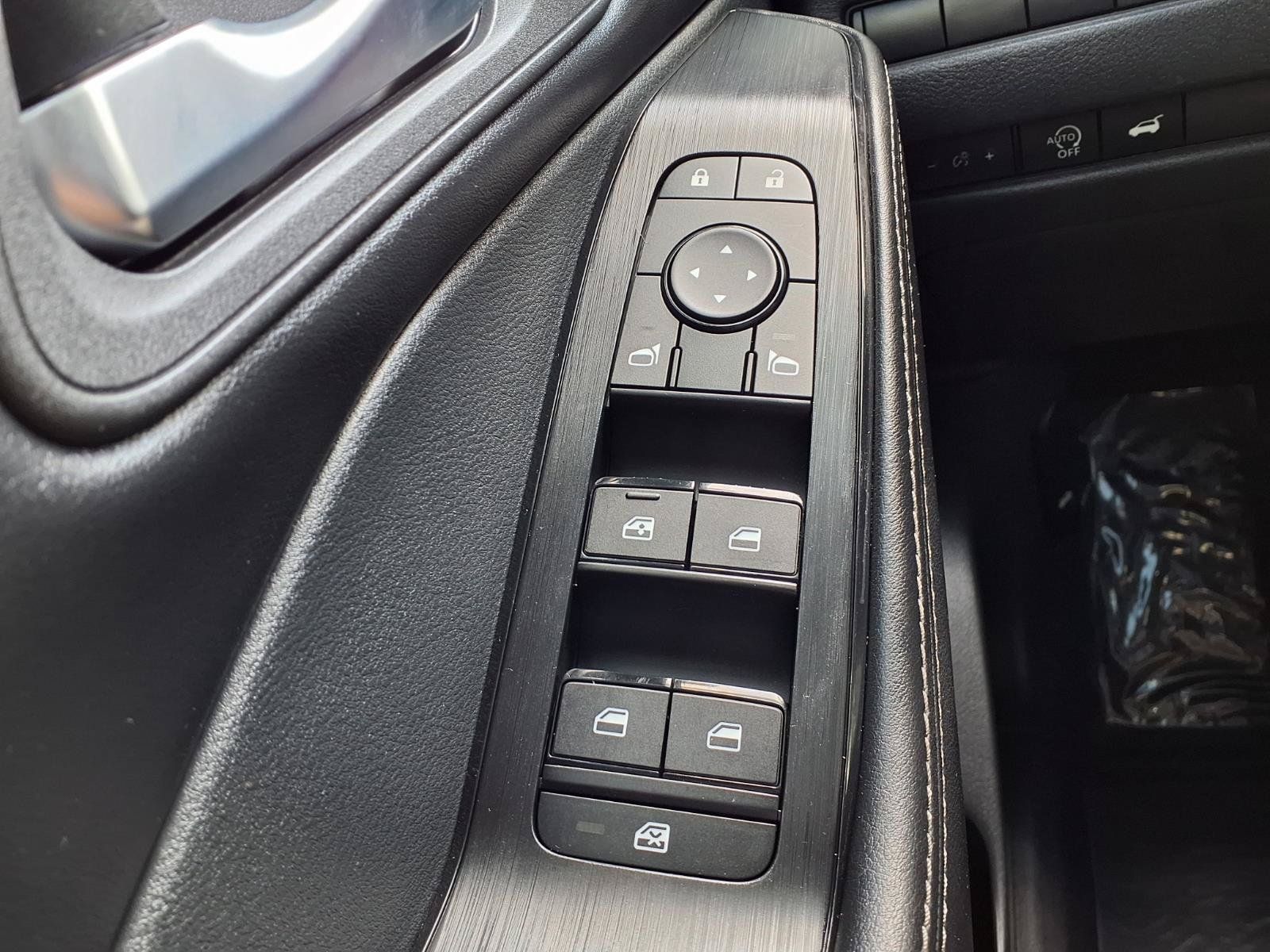 Used 2024 Nissan Rogue SV FWD image 10