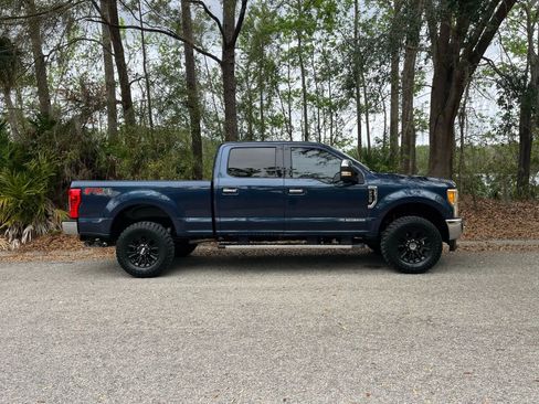 Used 2017 Ford F250 XLT w/ XLT Premium Package image 5