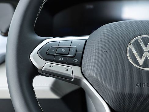 New 2026 Volkswagen Taos SE image 58