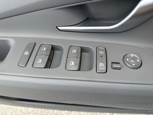 Certified 2025 Hyundai Elantra Sport image 38