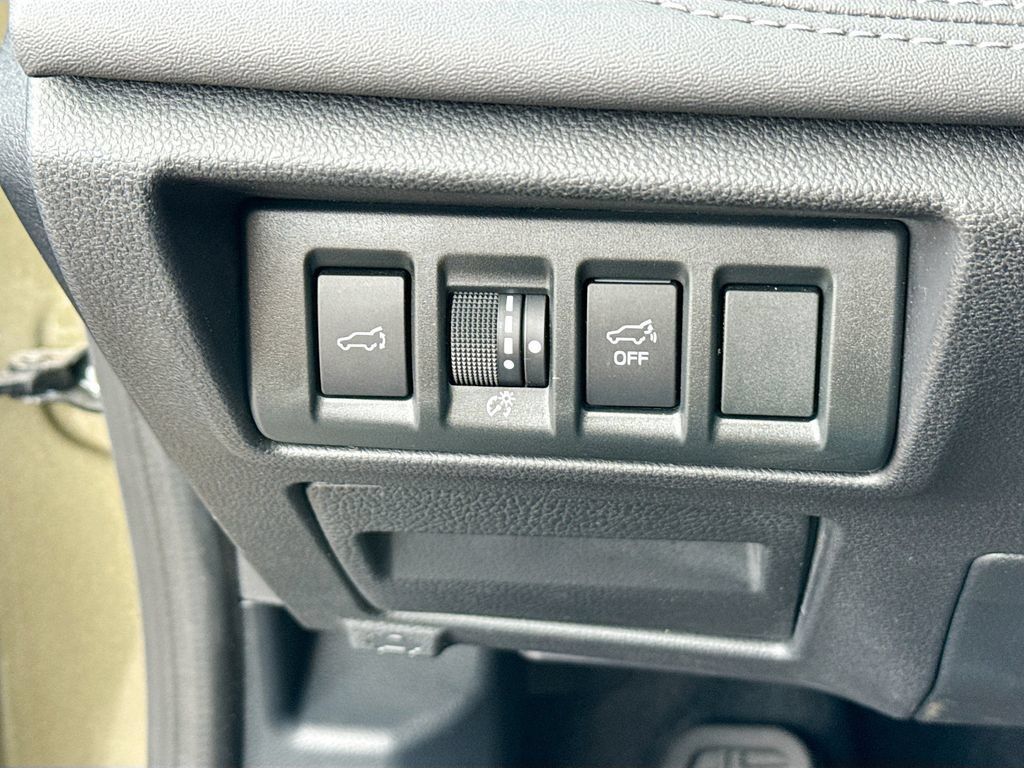 Used 2020 Subaru Outback Touring XT AWD/4WD image 10
