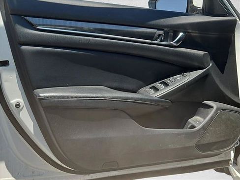 Used 2018 Honda Accord Sport image 9