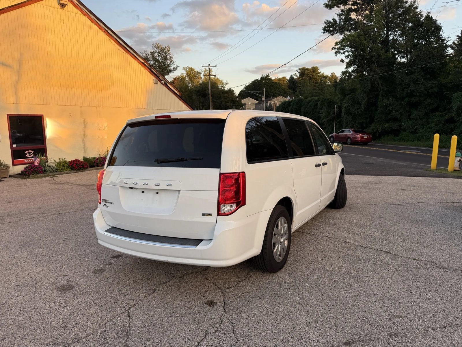 Used 2019 Dodge Grand Caravan SE FWD image 5