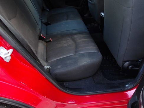 Used 2013 Dodge Avenger SE image 19