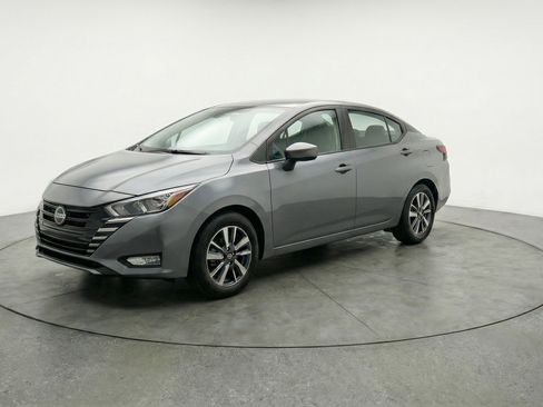 Used 2025 Nissan Versa SV image 3