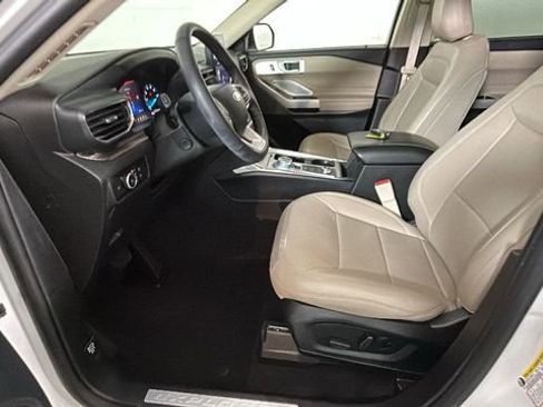 Used 2023 Ford Explorer Limited w/ Limited Technology Package AWD/4WD image 11