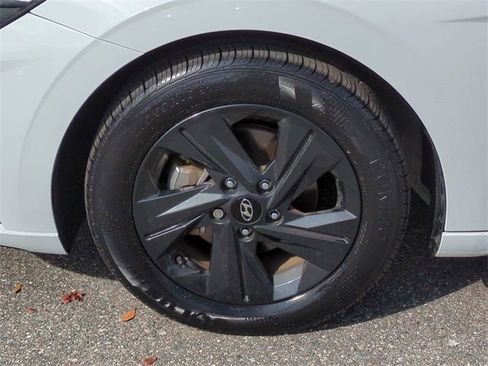 Certified 2023 Hyundai Elantra Blue image 11