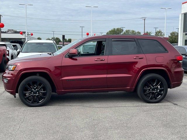 Used 2020 Jeep Grand Cherokee Altitude AWD/4WD image 7