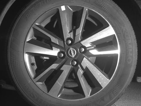 Used 2025 Nissan Versa SV FWD image 12