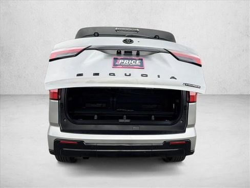 Used 2025 Toyota Sequoia Platinum image 7