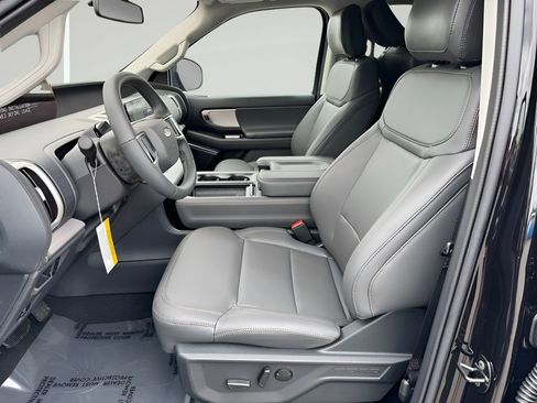 New 2025 Ford Expedition Active image 9