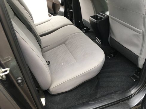 Used 2019 Toyota Tacoma SR5 AWD/4WD image 29