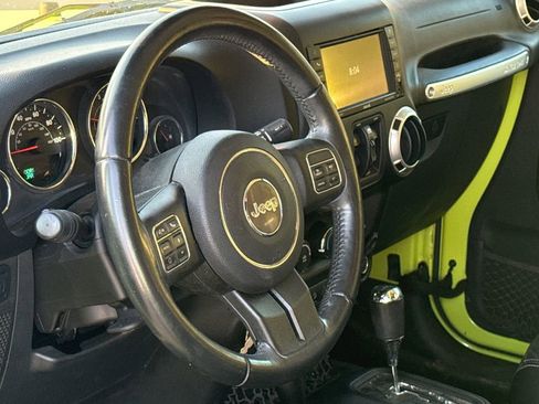 Used 2016 Jeep Wrangler Unlimited Rubicon w/ Connectivity Group image 14