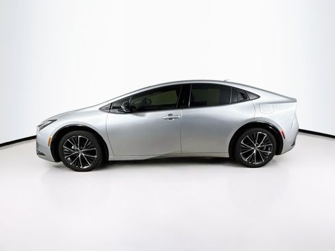 Used 2024 Toyota Prius XLE FWD image 7