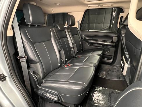 Used 2024 Ford Expedition XLT image 30
