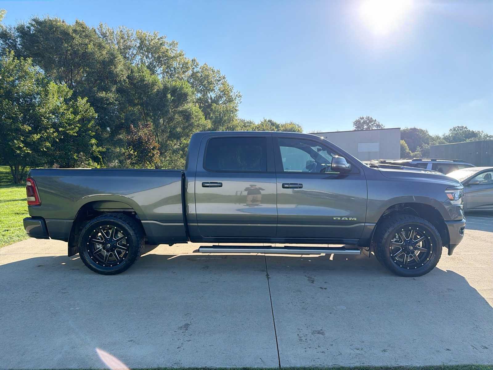Used 2024 RAM 1500 Laramie AWD/4WD image 7