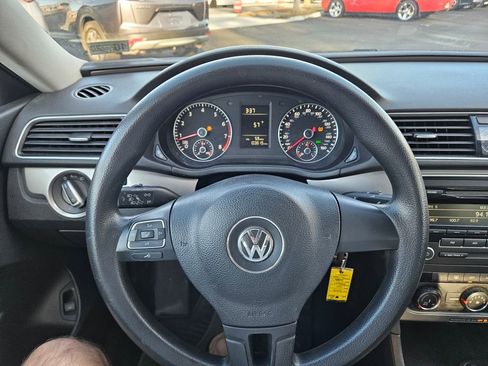 Used 2013 Volkswagen Passat 2.5 S image 11