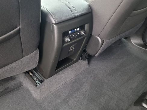 Used 2023 Chevrolet Traverse LT image 27