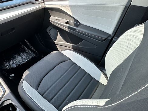 New 2025 Volkswagen Taos SEL AWD/4WD image 14