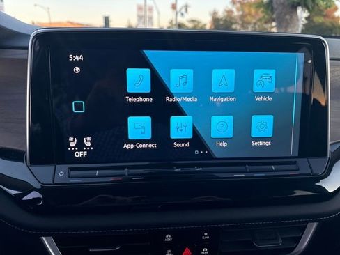 Used 2025 Volkswagen Atlas SE image 19