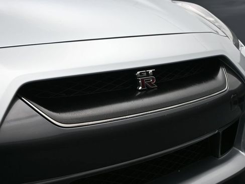 Used 2011 Nissan GT-R Premium AWD/4WD image 6