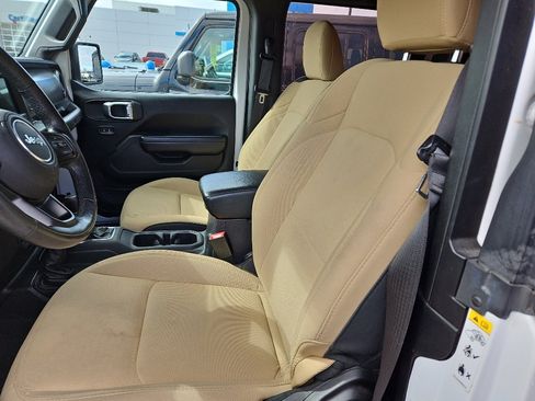 Used 2019 Jeep Wrangler Sport image 12