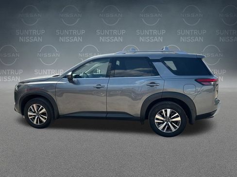 Used 2025 Nissan Pathfinder SL FWD image 33