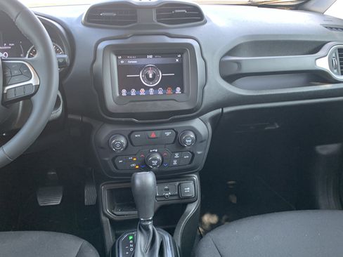 Used 2020 Jeep Renegade Latitude FWD image 31