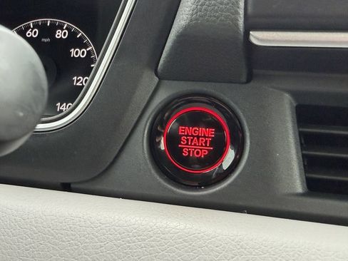 Used 2025 Honda Pilot Touring image 27