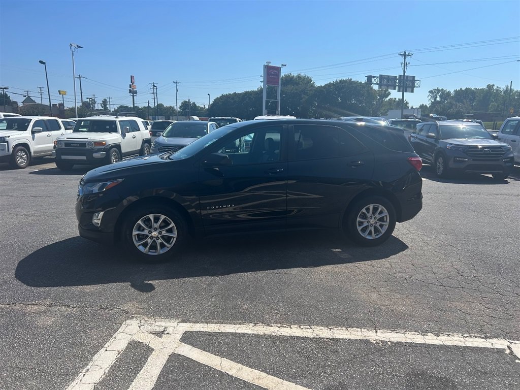 Used 2020 Chevrolet Equinox LS w/ LS Convenience Package FWD image 2