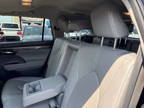 Used 2023 Toyota Highlander Limited AWD/4WD image 22