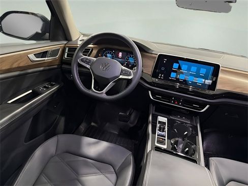 Used 2024 Volkswagen Atlas SE w/ Panoramic Sunroof Package image 26