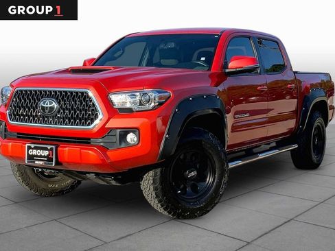 Used 2017 Toyota Tacoma TRD Sport w/ Tow Package (A/T) AWD/4WD image 1