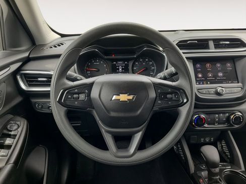 Used 2023 Chevrolet TrailBlazer LT FWD image 12