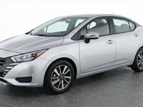 Used 2025 Nissan Versa SV FWD image 3