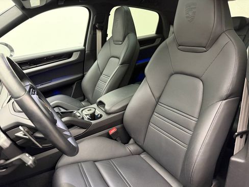 Used 2024 Porsche Cayenne Coupe image 5